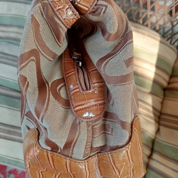 Gussaci Large 2-Tone Large Handbag/Purse - Picture 5 of 16